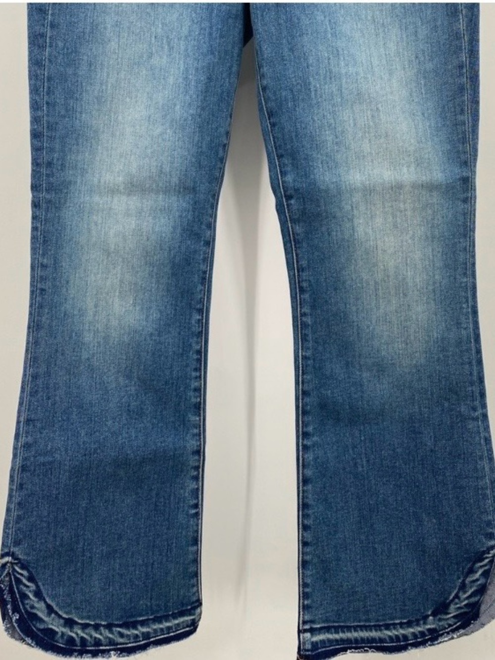 Veronica Beard Carolyn High Rise Dolphin Jeans
Hem 27 - Picture 6 of 14
